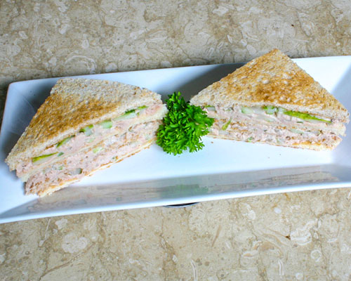 sandwich cá ngừ